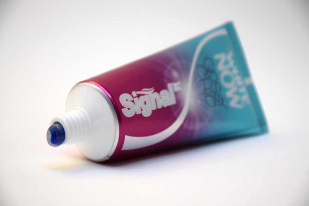 Signal White Now Infinite Shine Whitening Toothpaste 75 ml (1)