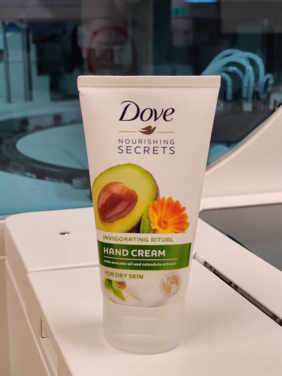 کرم دست آووکادو و همیشه بهار Secret داو Dove(مرطوب کننده مغذی دست و ضد خشکی Dove Secrets)