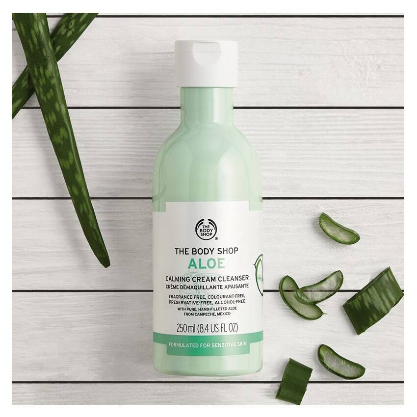 شوینده و پاک کننده کرمی آلوئه ورا بادی شاپ اصل انگلیس برای پوست حساس The Body Shop Aloe Calming Cream Cleanser