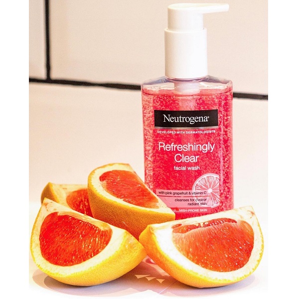 Neutrogena Refreshingly Clear Facial Wash with Pink Grapefruit and Vitamin C (5)