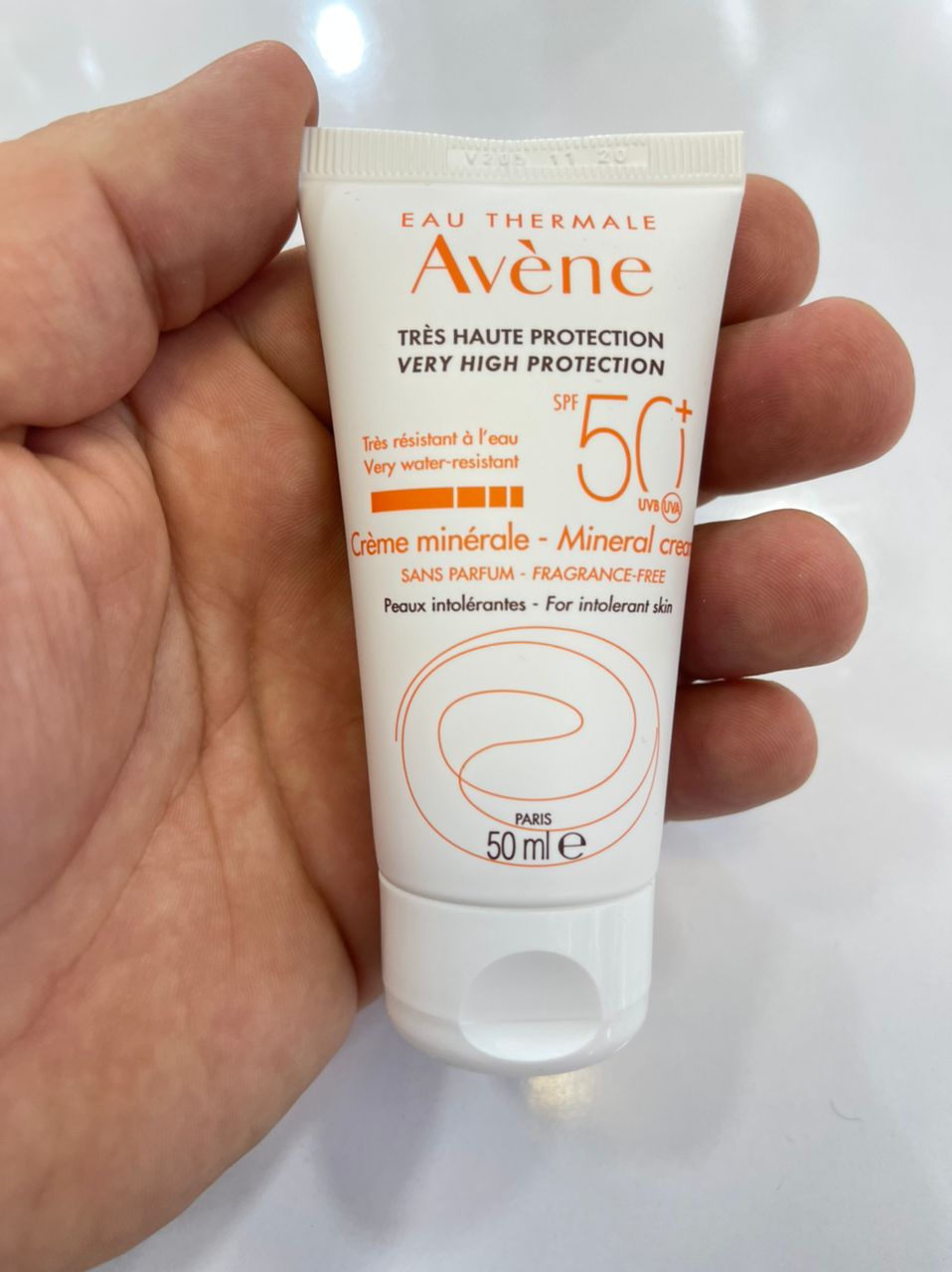 کرم ضد آفتاب رنگی مینرال اون Avene حجم 50 میل | مناسب پوست حساس