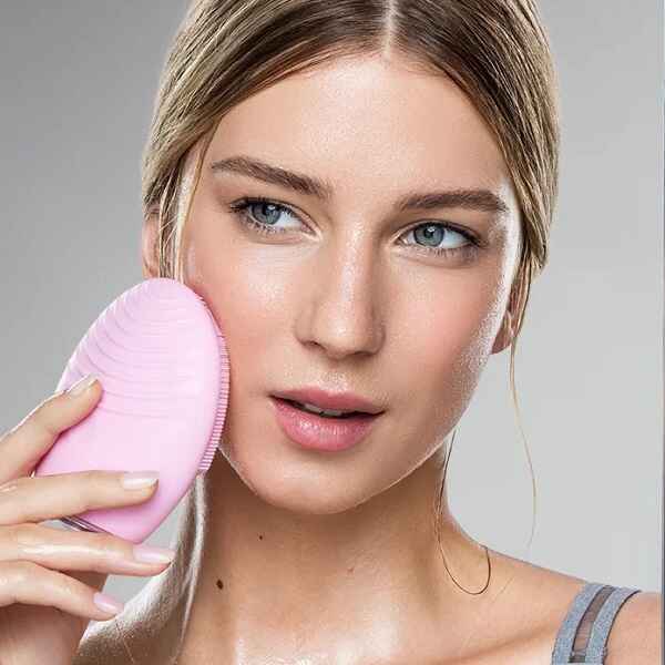 FOREO LUNA 3 Sonic Smart Silicone Electric Facial Cleansing Pink Brush for Normal Skin (15)