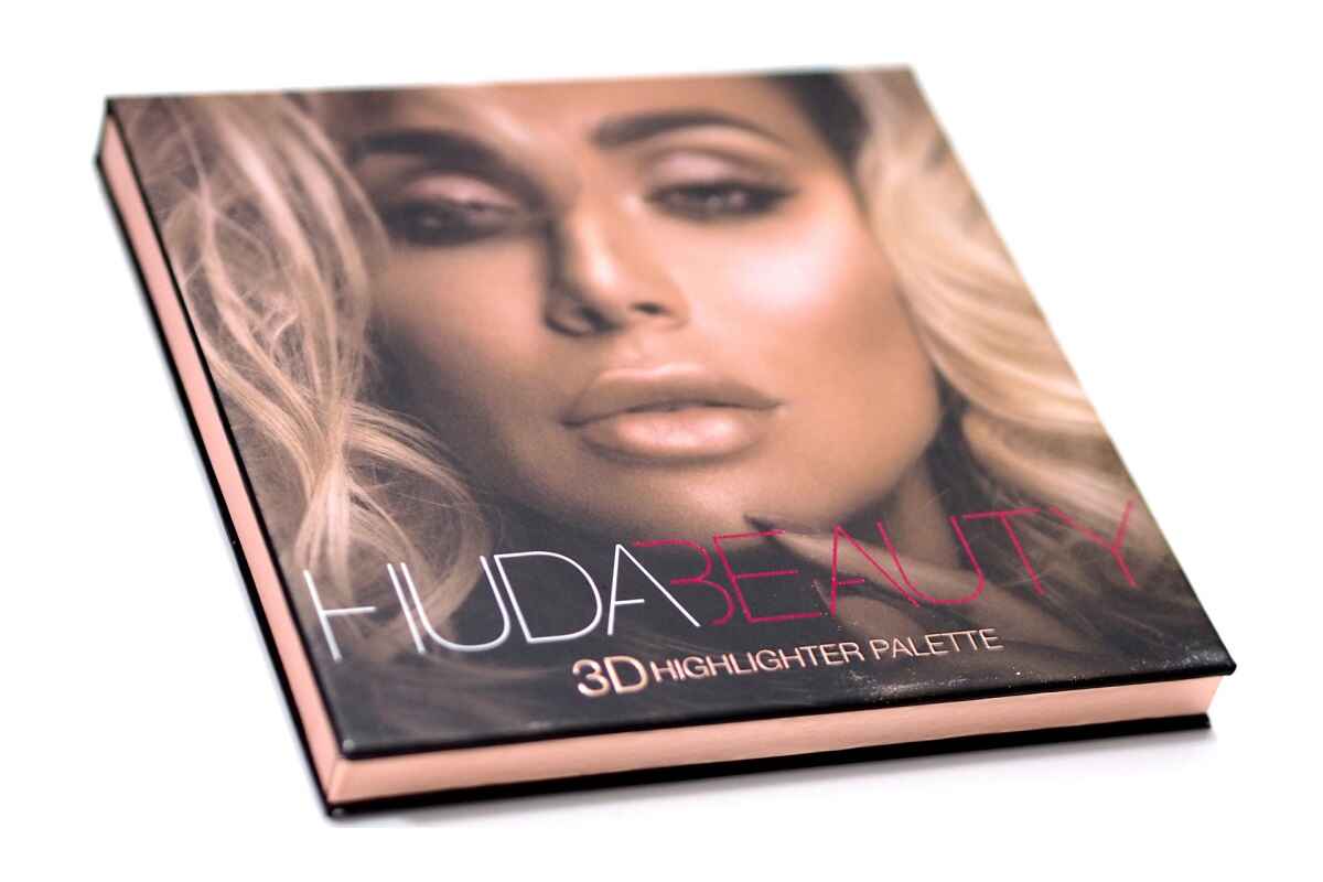 معرفی پلت هایلایت چهار رنگ سه بعدی Huda Beauty