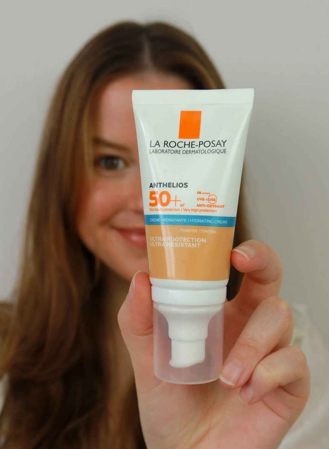 ضد افتاب رنگی SPF50+ لا روش پوزای برای پوست خشک و حساس