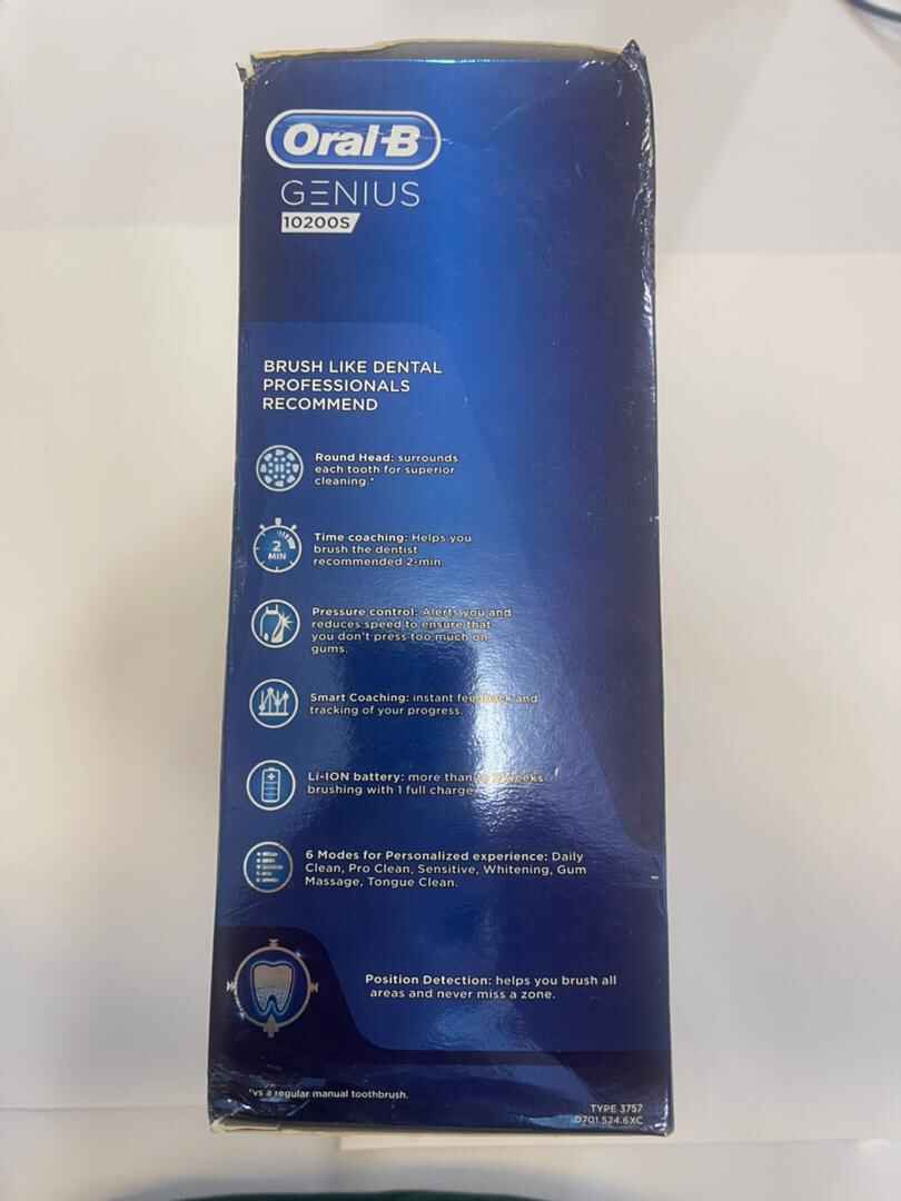 مسواک برقی هوشمند اورال بی Oral-B سری GENIUS مدل 10200S | دارای دو یدک، هلدر موبایل، کیف مسافرتی، شارژ کننده