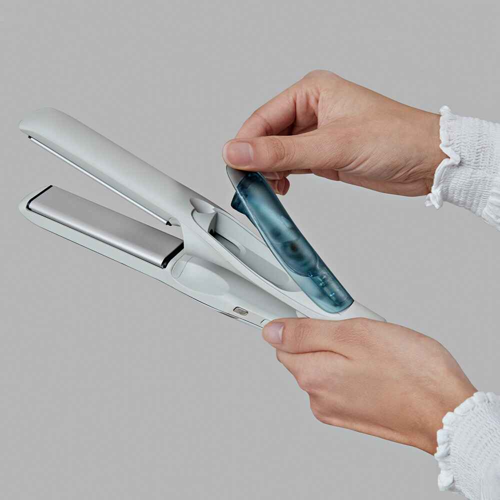 طرز قراردادن محفظه آب اتو مو سرامیکی HYDRA LUXE Pro اورجینال رمینگتون روی دستگاه